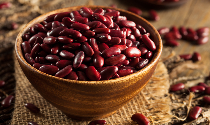 a bowl of uncooked kidney beans